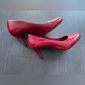 Women’s ComfortPlus Heels Rhubarb Red, Size 8